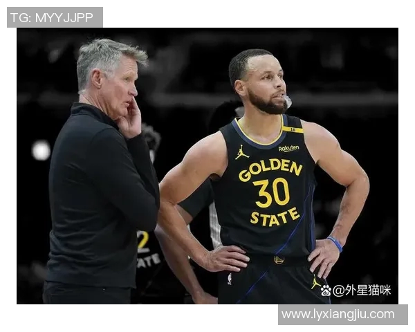 巴特勒伤退，勇士主场4胜0负！库里28分，穆迪24分，布克空砍38分