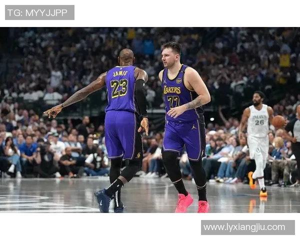 湖人最新动态:老詹展现极致自律,东契奇支持球队策略,小里续约合同曝光